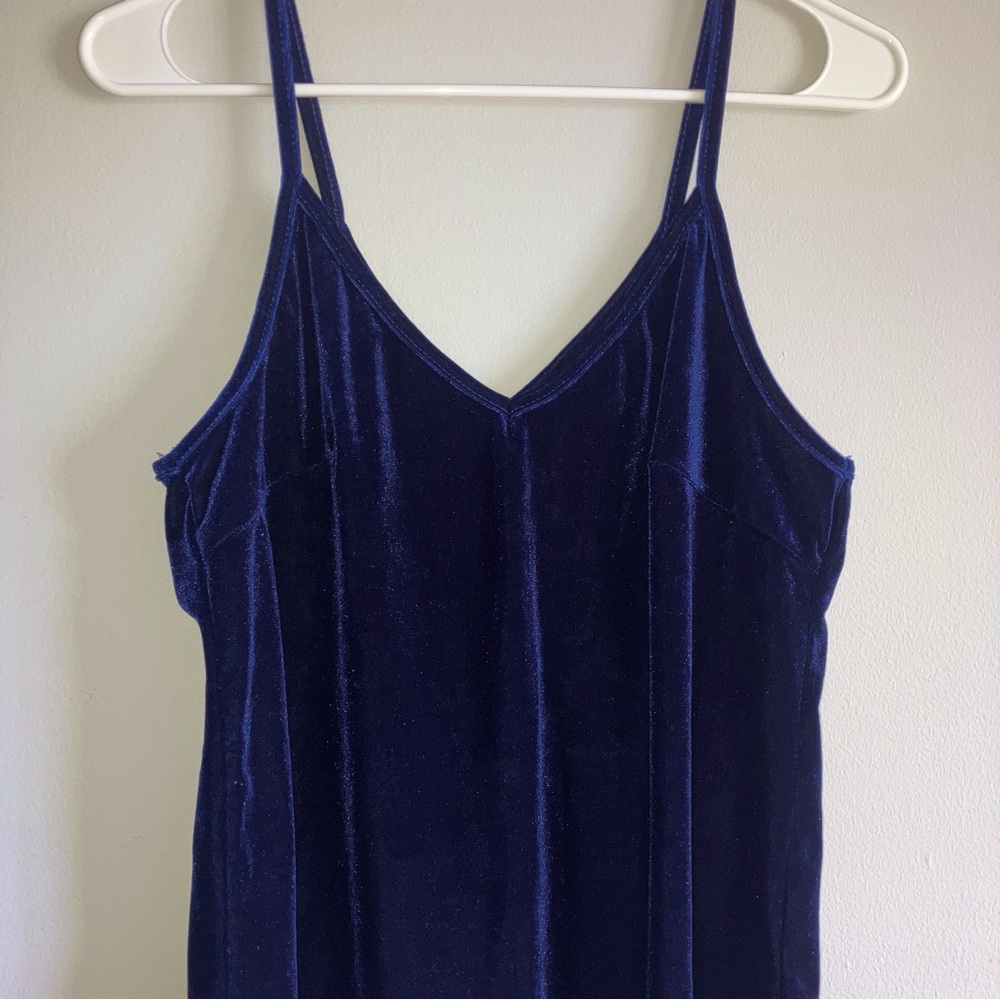 Blue Velvet tank in medium. Designer Unknown, for this royal blue top.